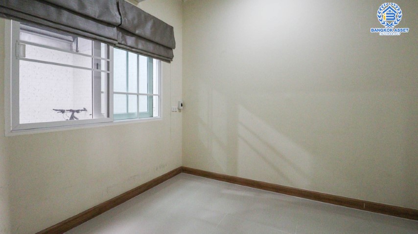 *****ทาวน์โฮมมือสองย่านนนทบุรี ม.โกลเด้นซิตี้ ปิ่นเกล้า-จรัญสนิทวงศ์ หลังมุม! เนื้อที่เกือบ 27 ตร.ว. ฟังก์ชัน 5 ห้องนอน 4 ห้องน้ำ 2 ที่จอดรถ บ้านสวยสภาพดี บนทำเลเชื่อมต่อถ.บางกรวย-ไทรน้อย,  ถ.ราชพฤกษ์, ถ.จรัญสนิทวงศ์ ใกล้รถไฟฟ้าสายสีแดง "สถานีบางบำหรุ" ราคาสุดคุ้ม!